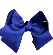 Loris bows big