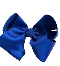 Loris bows big
