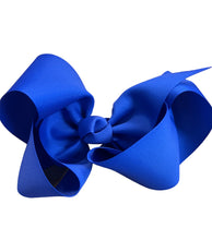 Loris bows big